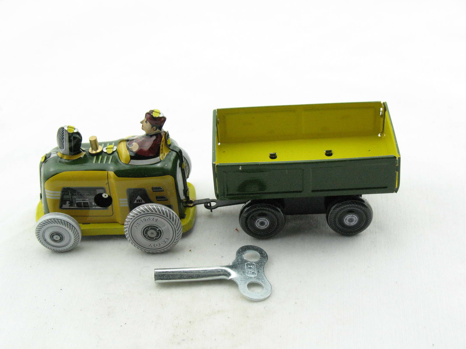 Traktor mit Anhänger aus Blech  4350511 Blechspielzeug 